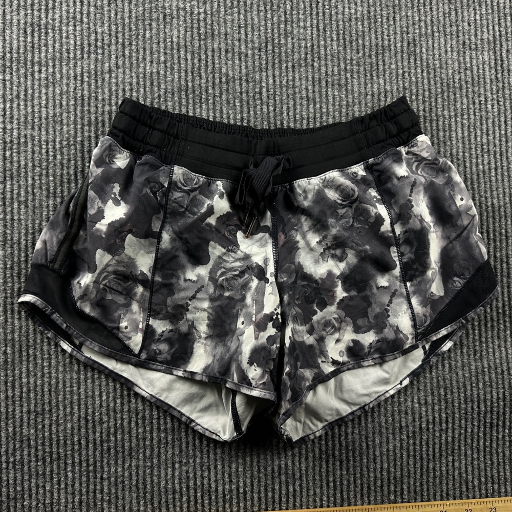 Lululemon Hotty Hot Low-Rise Lined Shorts 2.5" Floral Watercolor Black White 4
